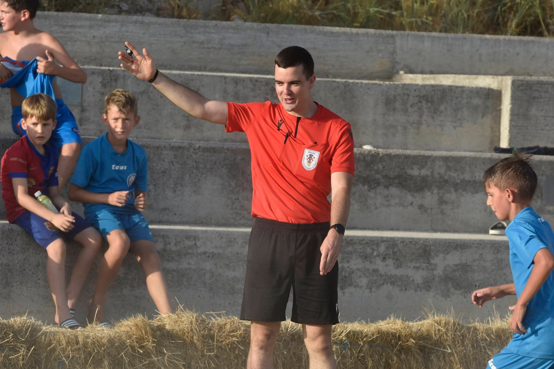 Turnir u nogometu na pijesku održan na gradskoj plaži Banj. Svoje umijeće pokazale četiri ekipe