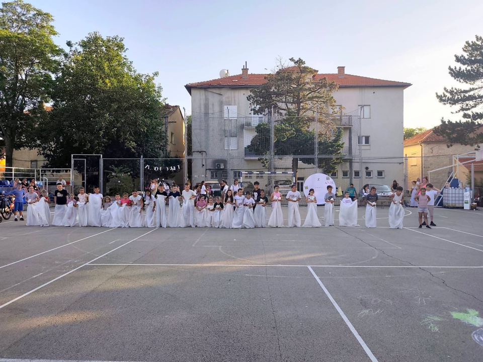 Djeca zamijenila ekrane laštikom, štafetom, vrećama, graničarom...: U Oklaju čuvaju legendarne igre od zaborava