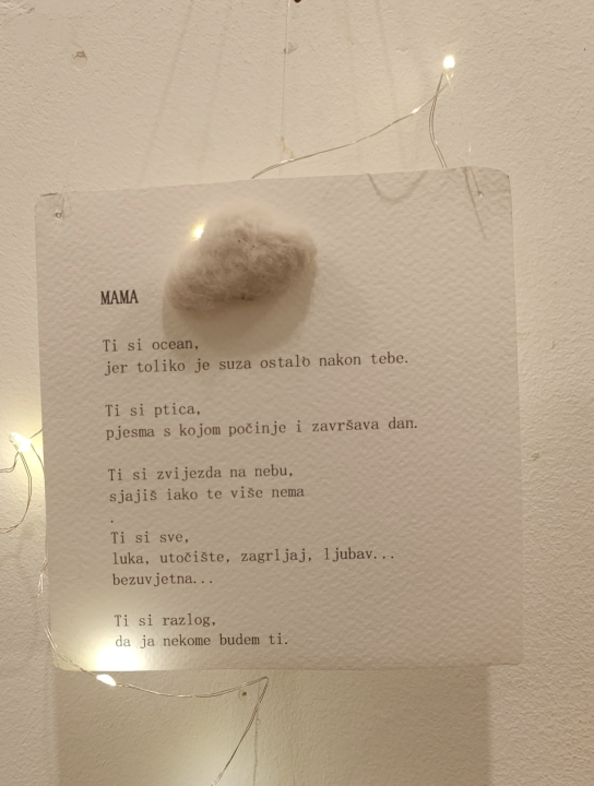 Lucija Stanojević izložbu posvetila pokojnoj majci