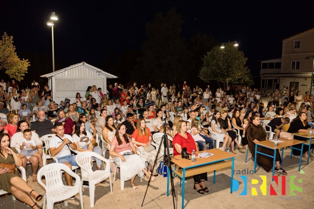 Mladi talenti oduševili: Katarina Trogrlić pobijedila na 6. MiniFEST-u Radio Drniša