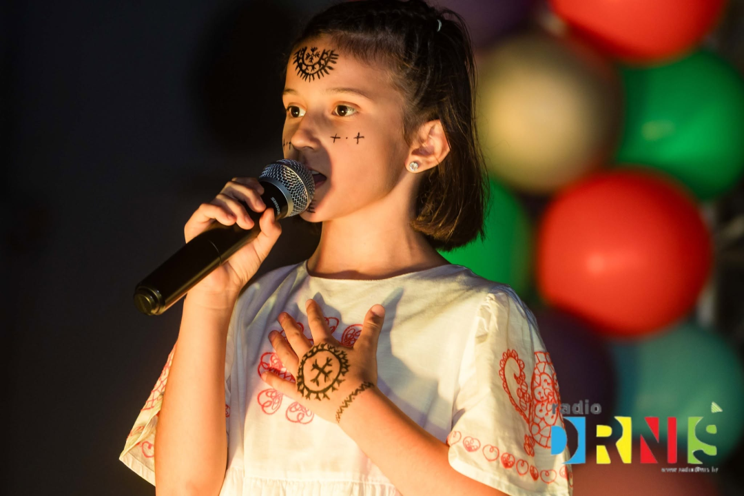 Mladi talenti oduševili: Katarina Trogrlić pobijedila na 6. MiniFEST-u Radio Drniša