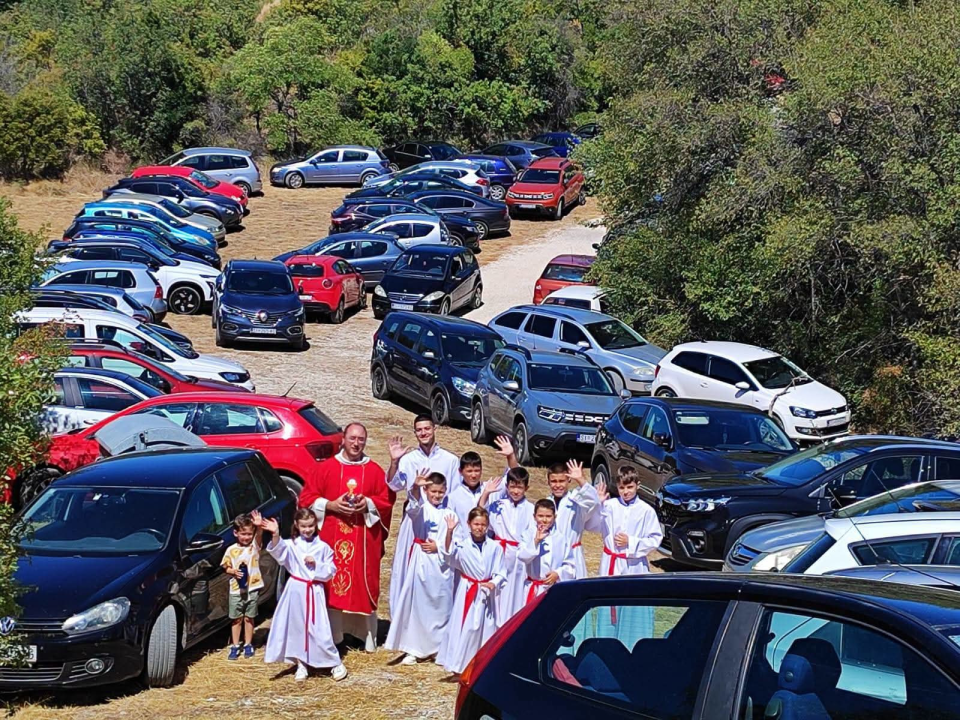 Svečano u šibenskom zaleđu: Blagoslovljeni automobili, vozači i putnici