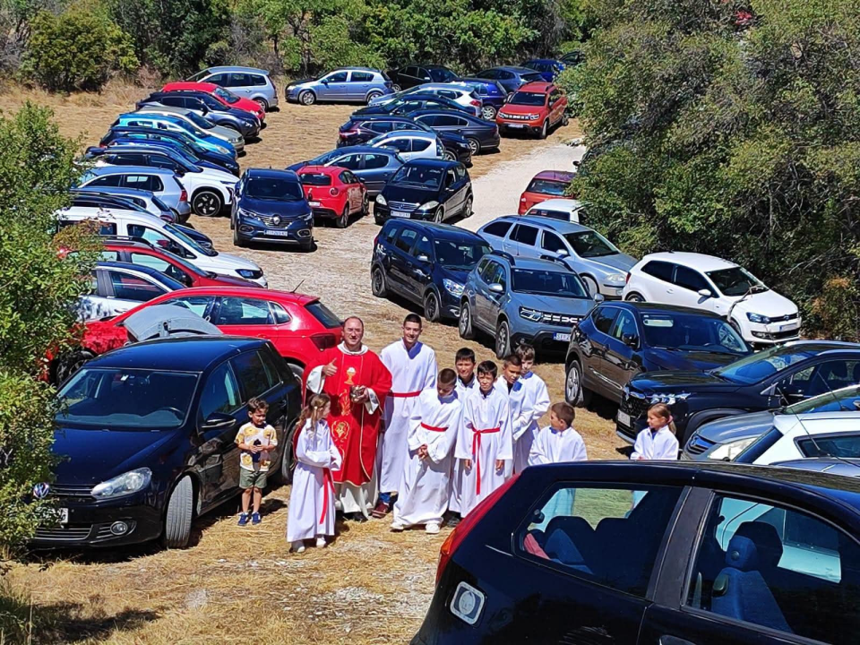 Svečano u šibenskom zaleđu: Blagoslovljeni automobili, vozači i putnici