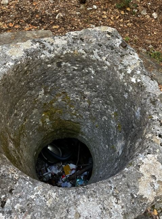 Stari bunar na Šubićevcu zatrpan 'modernim smećem'