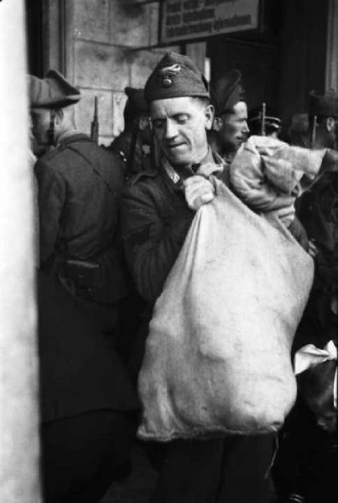 Otkriveno fotografsko blago: Pogledajte fascinante prizore života Šibenčana burne 1941. godine