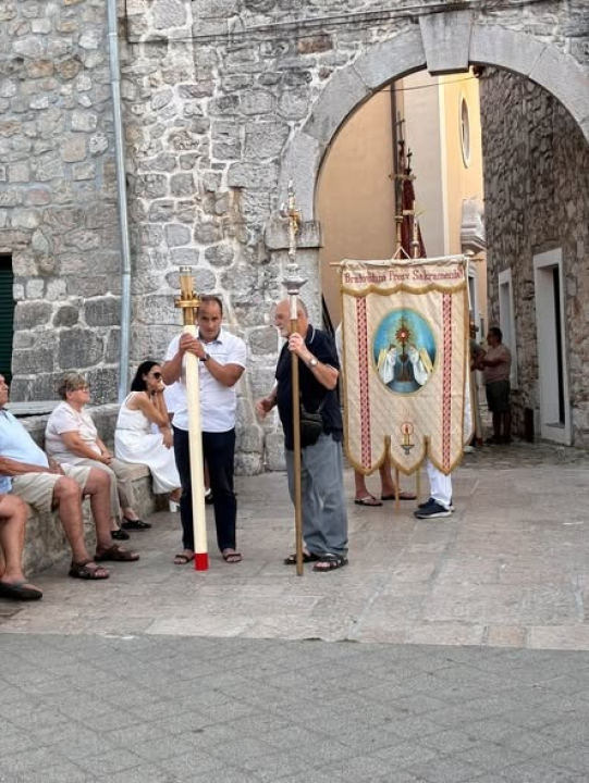 Procesija u Pirovcu