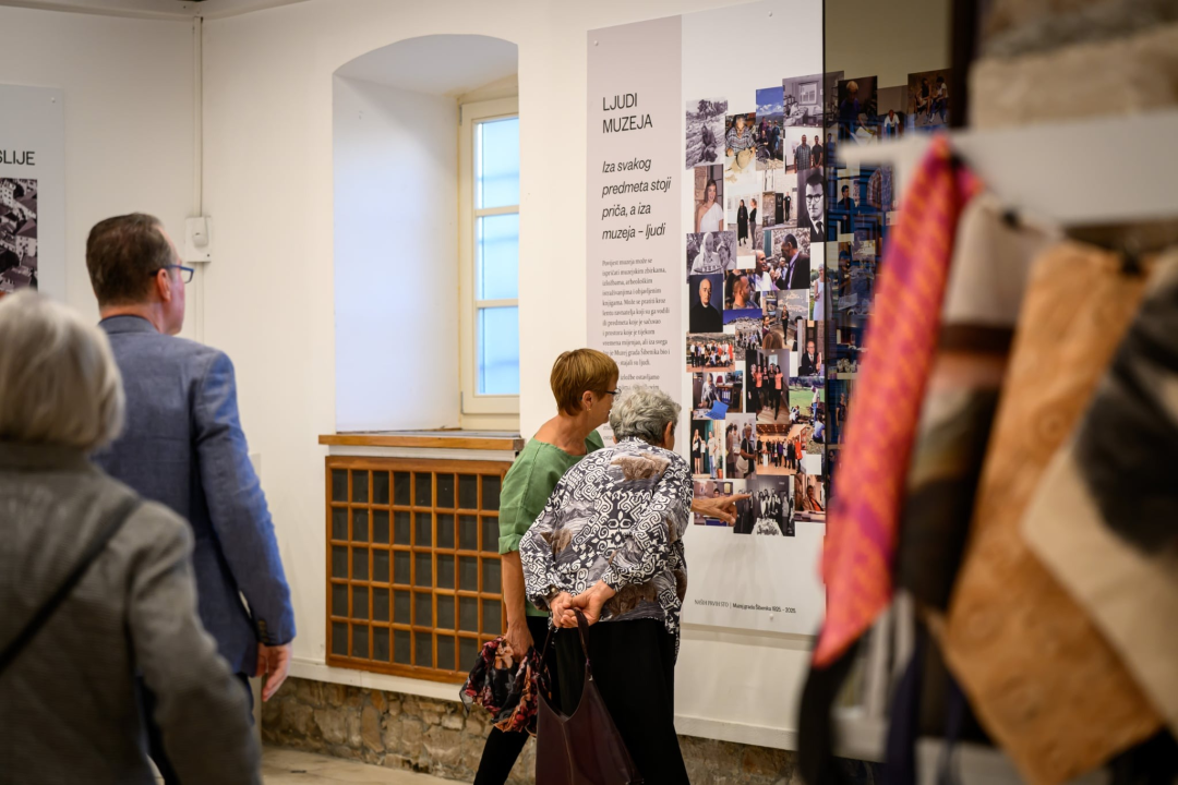 Svečano otvorena izložba 'Naših prvih sto' i predstavljena fotomonografija Muzeja grada Šibenika