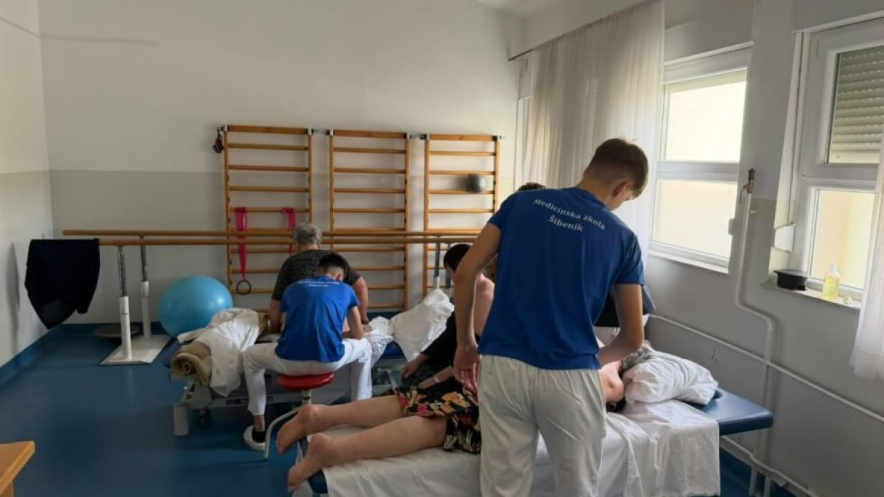 Pjesmom i druženjem u Cvjetnom domu obilježili Međunarodni dan starijih osoba