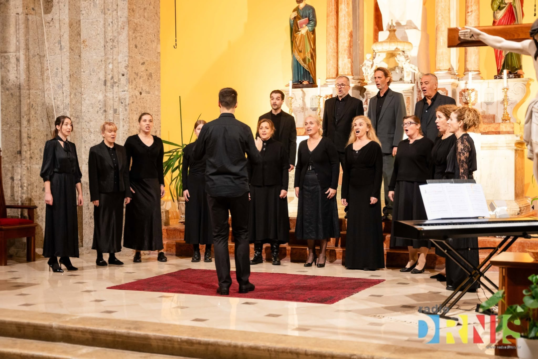 Održan festival 'Jubilate Deo' u Drnišu: Pjevači i zborovi ispunili crkvu Gospe od Ružarija