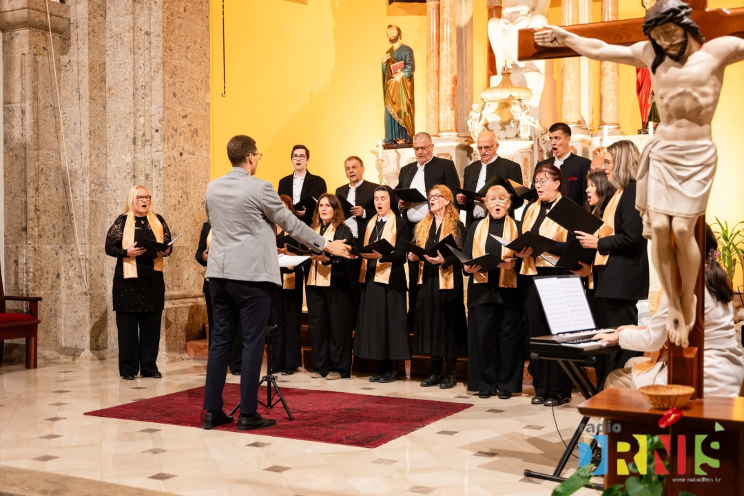 Održan festival 'Jubilate Deo' u Drnišu: Pjevači i zborovi ispunili crkvu Gospe od Ružarija