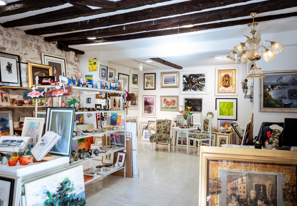 Šibenčani, ako volite modu i umjetnost, provjerite jesensku ponudu Galerije Juraj Dalmatinac!