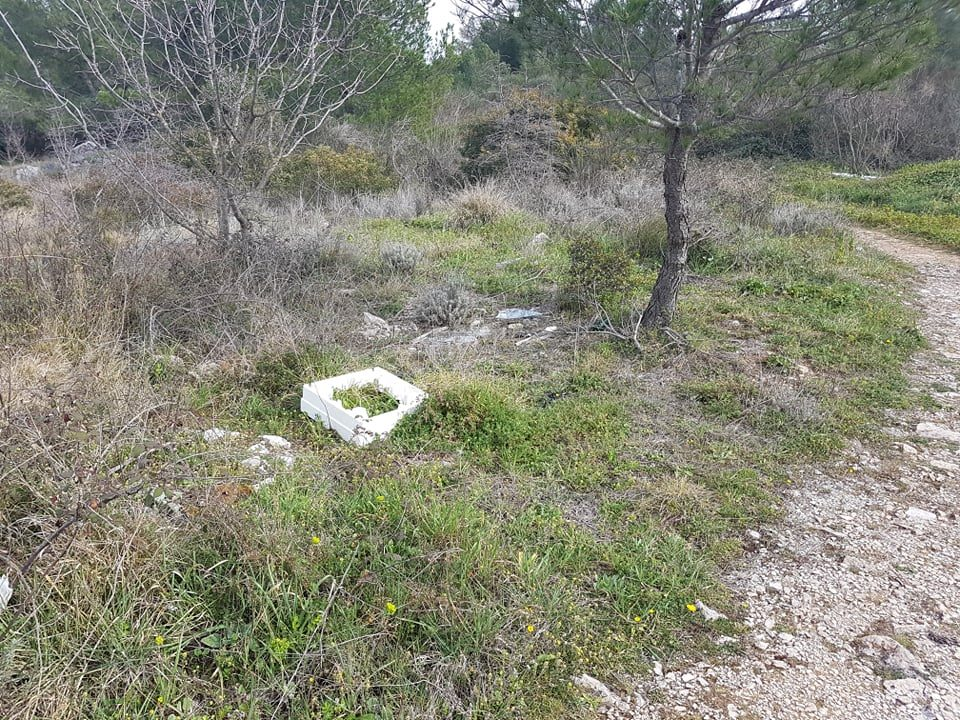 Manje cvijeća, previše smeća, pogotovo građevinskog otpada: Sve to krasi put prema šetnici u kanalu!