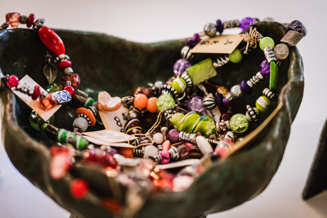 Proljeće u Galeriji Juraj Dalmatinac donosi popust na šarene umjetnine morskih motiva!