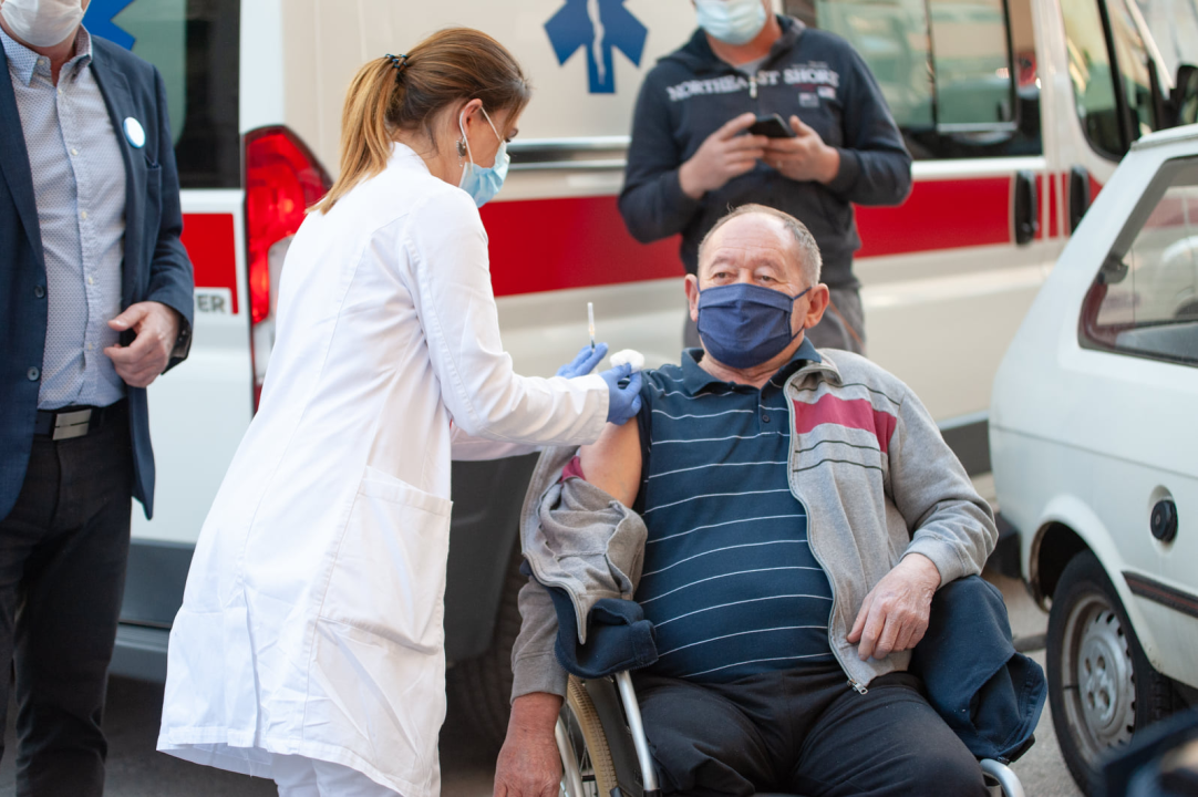 Na Baldekin po svoju dozu ide 480 ljudi: Bivša medicinska sestra Ana Paić prva je cijepljena protiv covida