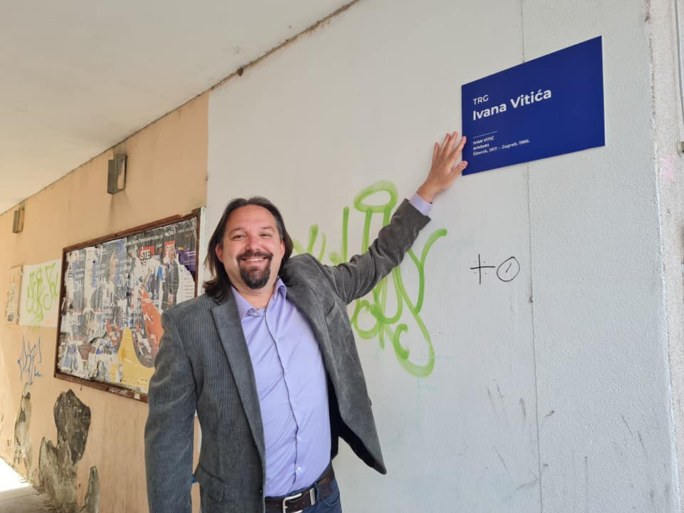 Tonči Restović 'dao' trg kod Županije Ivanu Vitiću: Gradska vlast treba se dostojno zahvaliti velikim Šibenčanima 