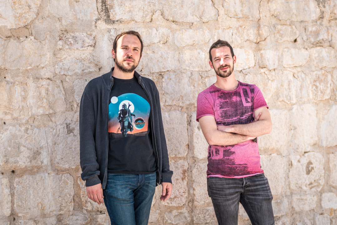 O ljetnoj pozornici na sv. Mihovilu pričalo se od 50-ih, Pavić i Bakula istražili zašto je izgrađena tek 2014. godine