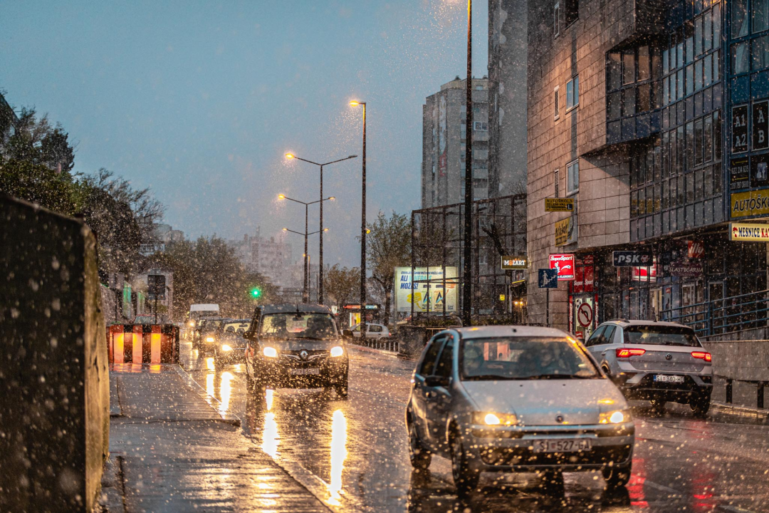 Već je debelo proljeće, a u Šibeniku pada snijeg: Zadnji put tako je bilo 2018. godine 