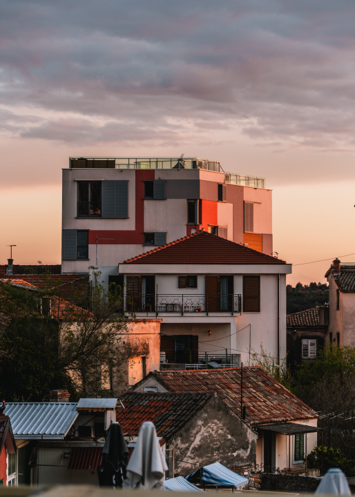 Proljetni zalazak sinoć je nebo iznad Šibenika pretvorio u pravu umjetničku sliku!
