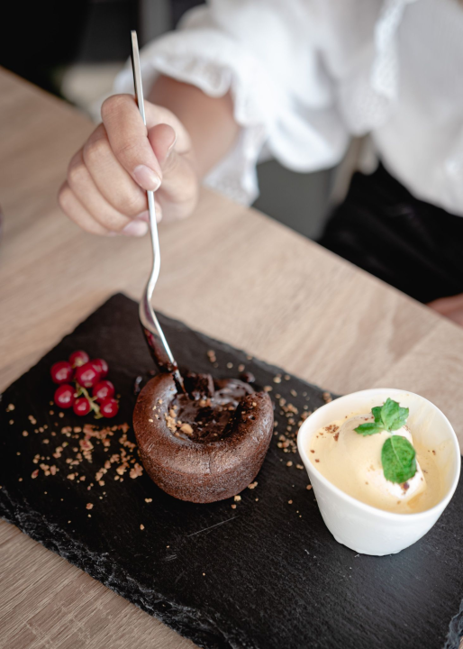 Priuštite si prekrasne trenutke na prozračnoj terasi Pomalo Bistro &amp; Bara u Žaboriću! 