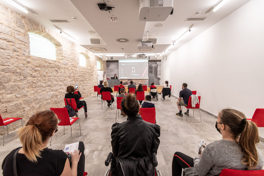 Održano prvo predavanje inkluzivnog vertikalnog plesa u sklopu platforme 'Tamna strana mjeseca'