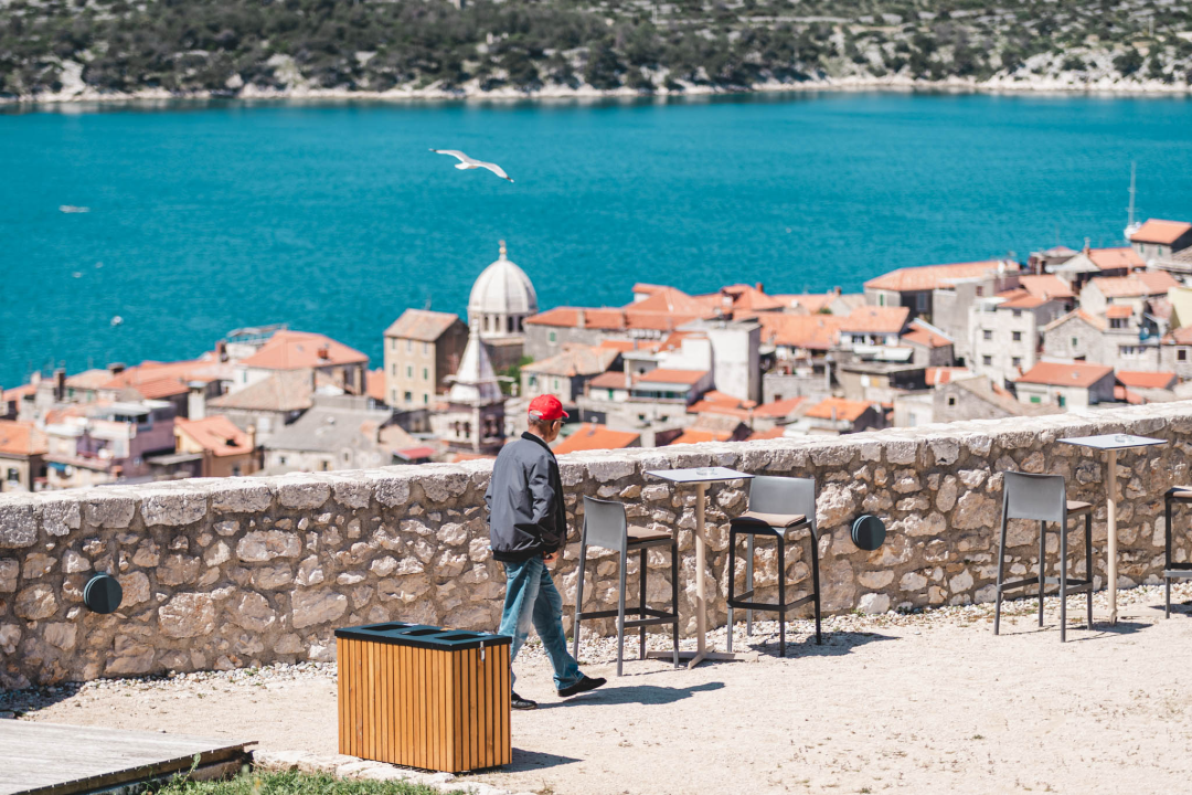 Uz sunce i besplatan ulaz brojni Šibenčani uživali na kavi na tvrđavi Barone