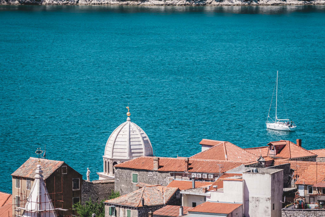 Uz sunce i besplatan ulaz brojni Šibenčani uživali na kavi na tvrđavi Barone
