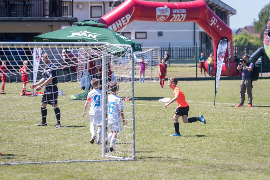 'Špigete' iz HNK Šibenik prvaci županije: 'Nadam se da će u pobjedničkom ritmu nastaviti i nakon ljeta'   