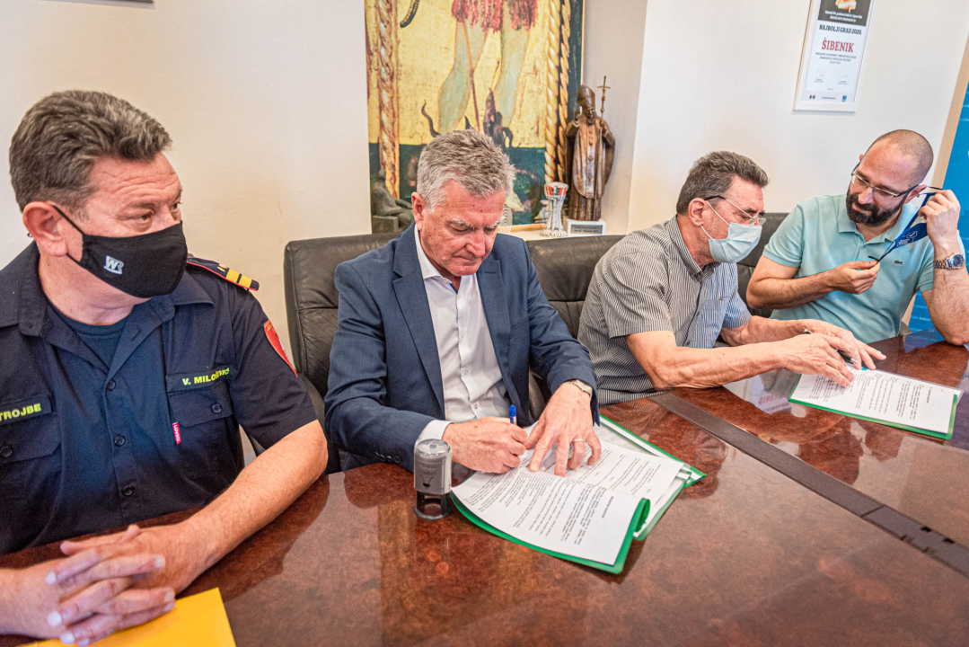 Nakon godina čekanja, potpisan ugovor za izradu projektne dokumentacije za novi Vatrogasni dom u bivšoj vojarni