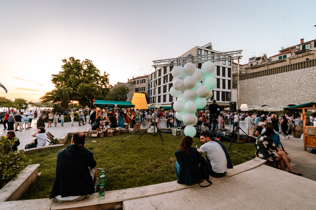 Romansa pidoće i Debita napunila rivu: Jele su se pohane, u toću, na lati, rižot, dimljene...