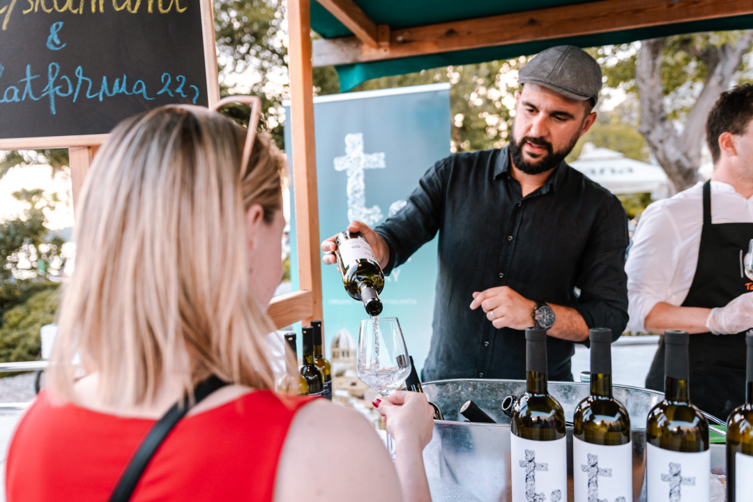 Romansa pidoće i Debita napunila rivu: Jele su se pohane, u toću, na lati, rižot, dimljene...