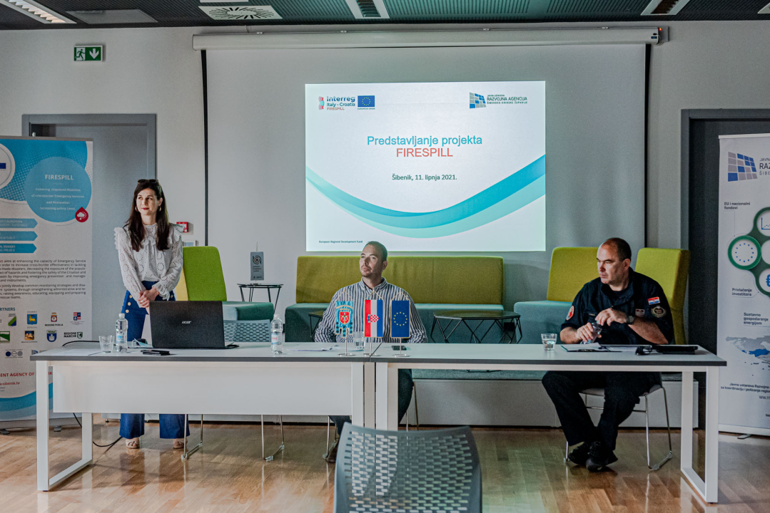 Ispred ABC centra predstavljeno 3,4 milijuna kuna vrijedno vozilo za krizne situacije 