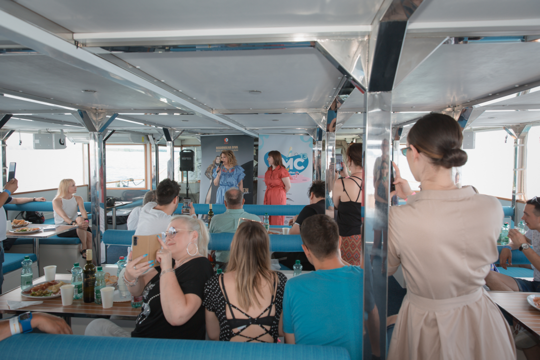 Neda Ukraden promovirala novi album na brodu od Vodica do Šibenika