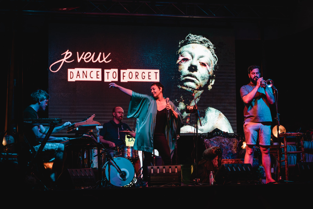 Pogledajte kako je bilo sinoć na koncertu Je Veux ispod katedrale	  