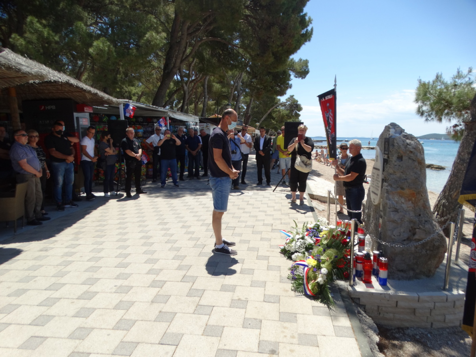 U Biogradu obilježena 28. godišnjica stradavanja petoro ljudi pobijenih raketiranjem 1993. godine 