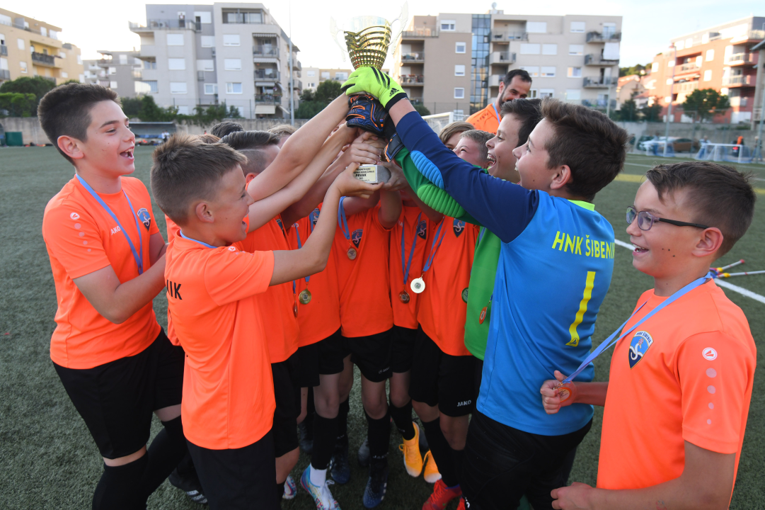 'Tići' iz HNK Šibenik prvaci županije: 'Djeci kapa do poda, sve je ovo samo njihova zasluga' 