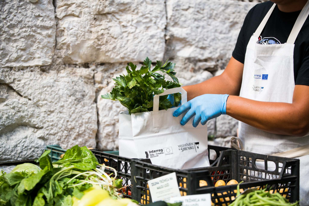 Mala loža u novom ruhu: Provjerite ponudu lokalnih OPG-ova na Zelenoj tržnici!