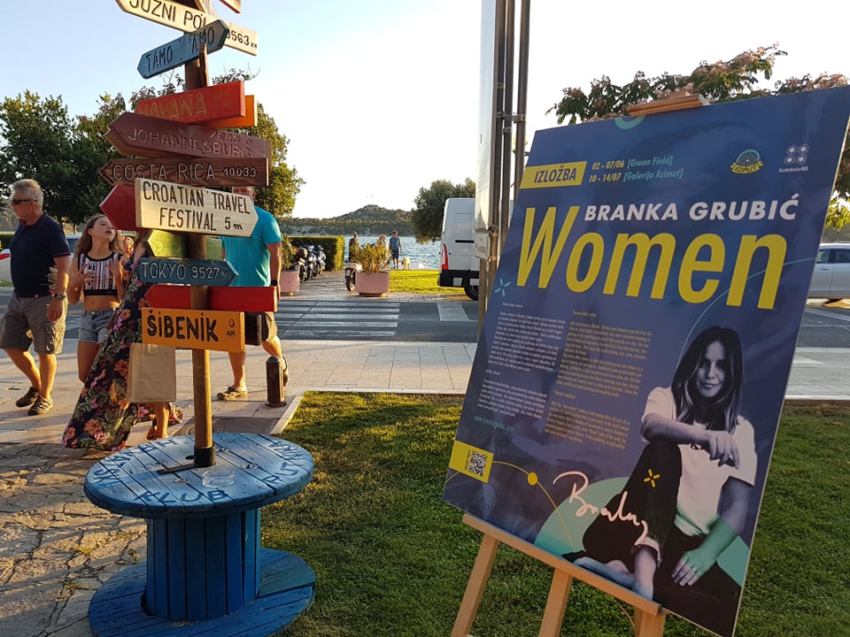 Otvorena treća samostalna izložba Branke Grubić u Azimutu: 'Moje cure govore o slobodi i puštaju glas. Dosta je bilo!' 