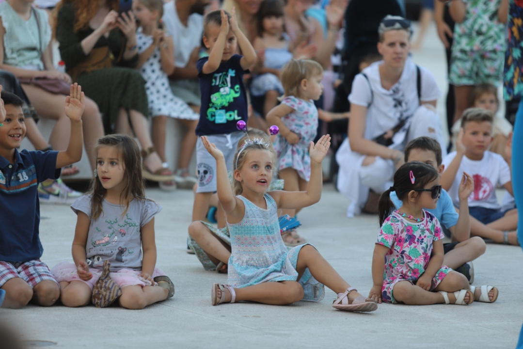 Uskoro se spušta festivalska zastava, ali prije toga cirkus: Evo što još donosi predzadnji dan Festivala 