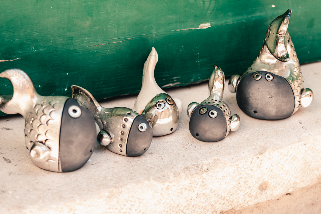 Ljeto u Galeriji Juraj Dalmatinac u znaku veselih riba, bezvremenskog nakita i poznatih umjetnika!