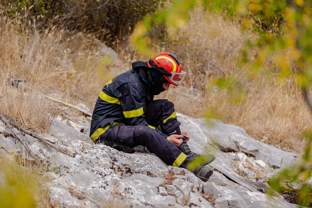 Nakon cijelog dana lokalizirani požari kod Perkovića: Gorjelo na 107 hektara terena
