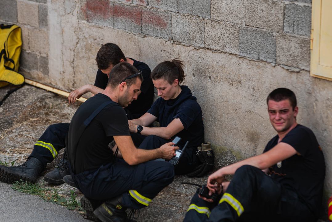 Nakon cijelog dana lokalizirani požari kod Perkovića: Gorjelo na 107 hektara terena