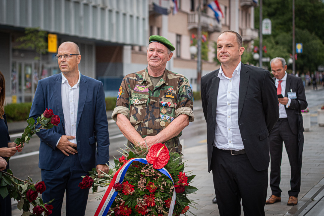 Obilježavanje 26. obljetnice VRO Oluja: Pogledajte kako je jutros bilo u Kninu 