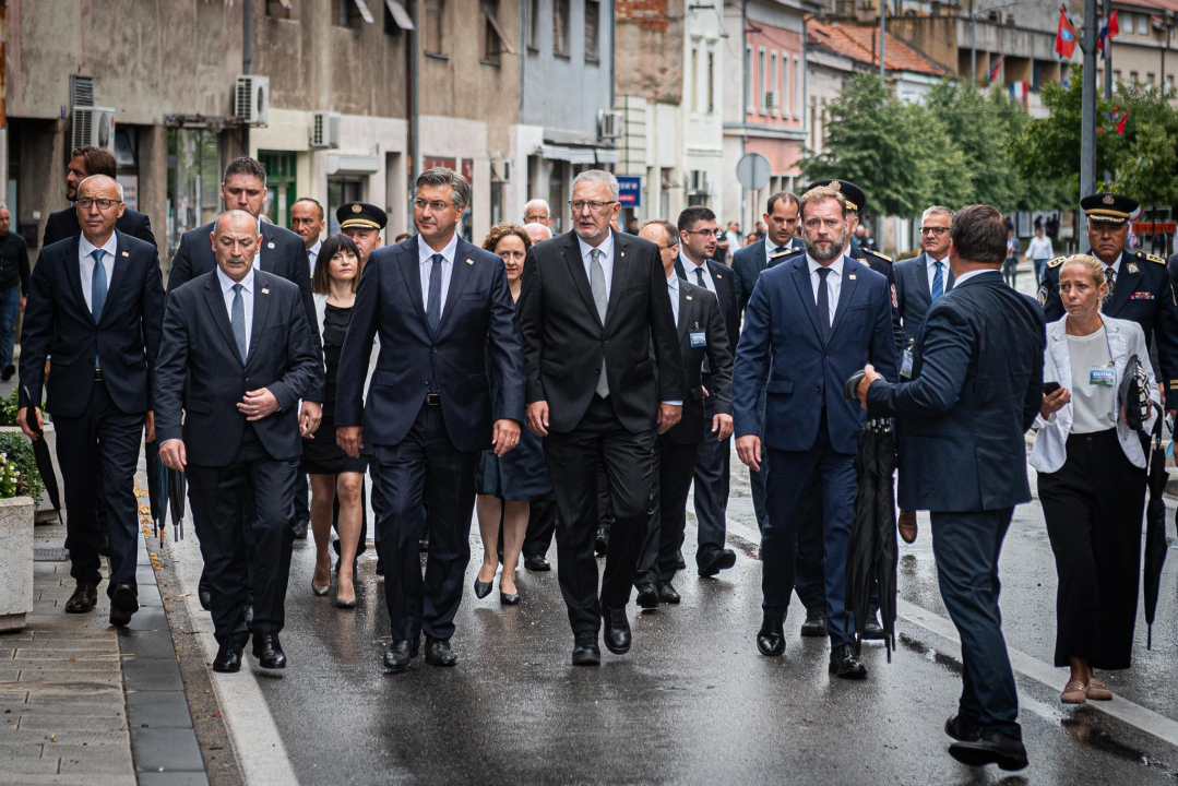 Obilježavanje 26. obljetnice VRO Oluja: Pogledajte kako je jutros bilo u Kninu 