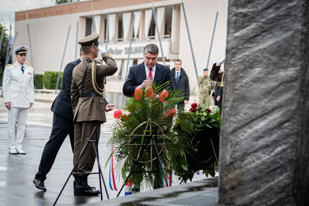 Obilježavanje 26. obljetnice VRO Oluja: Pogledajte kako je jutros bilo u Kninu 