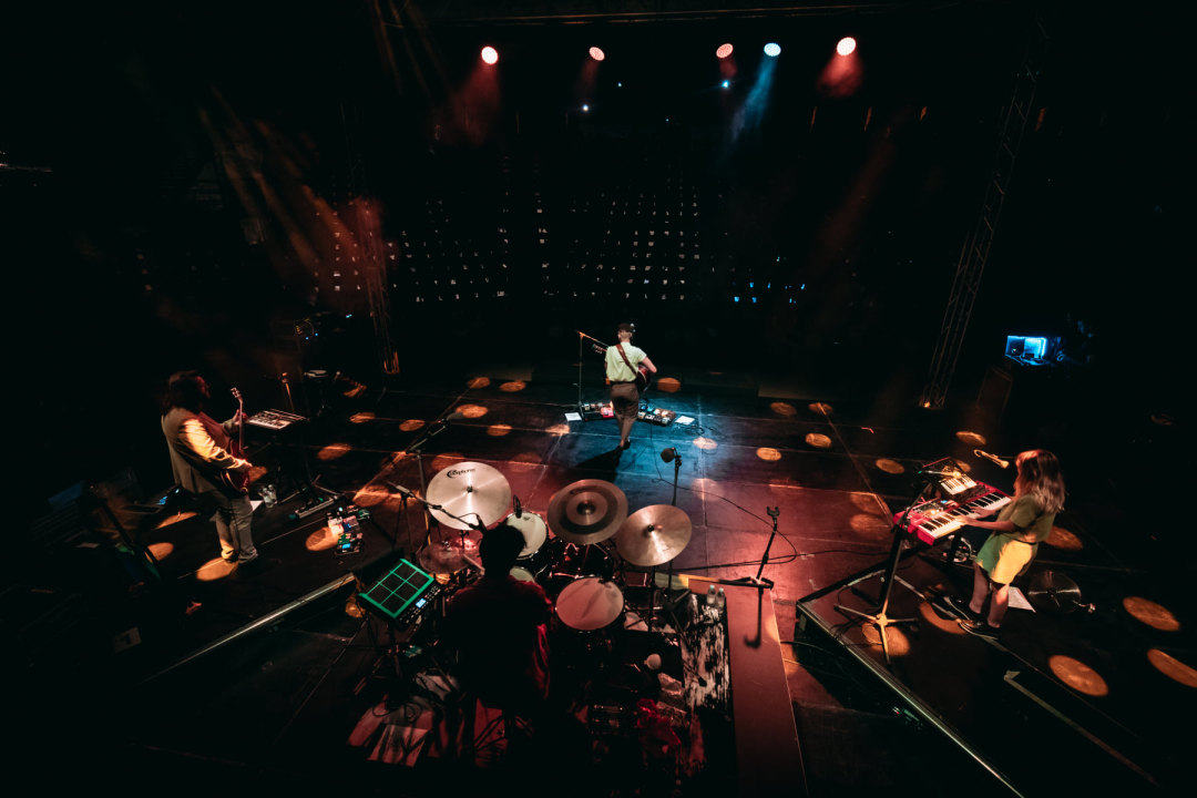 Asaf Avidan u Šibeniku: Bol, patnja, ljubav, unikatan talent i kiselost pokvarenog piva  