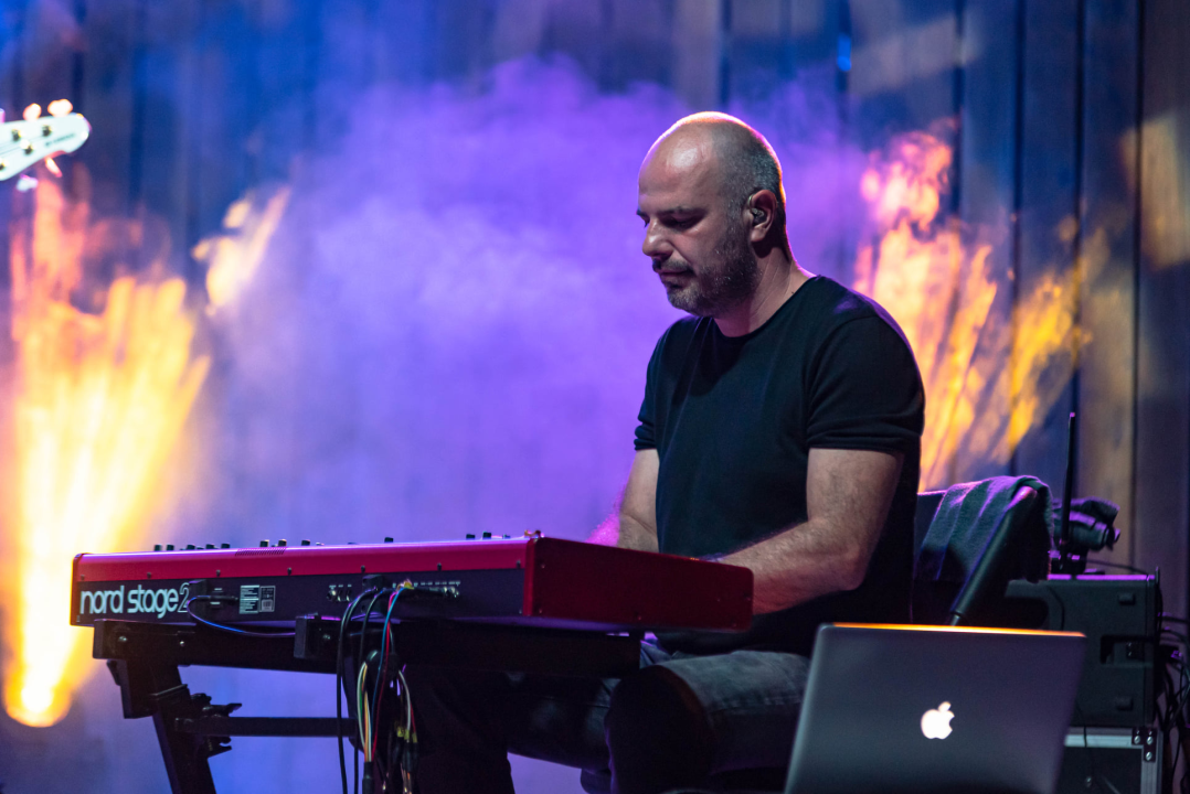 Sergej Ćetković emotivnim pjesmama raspjevao šibensku publiku