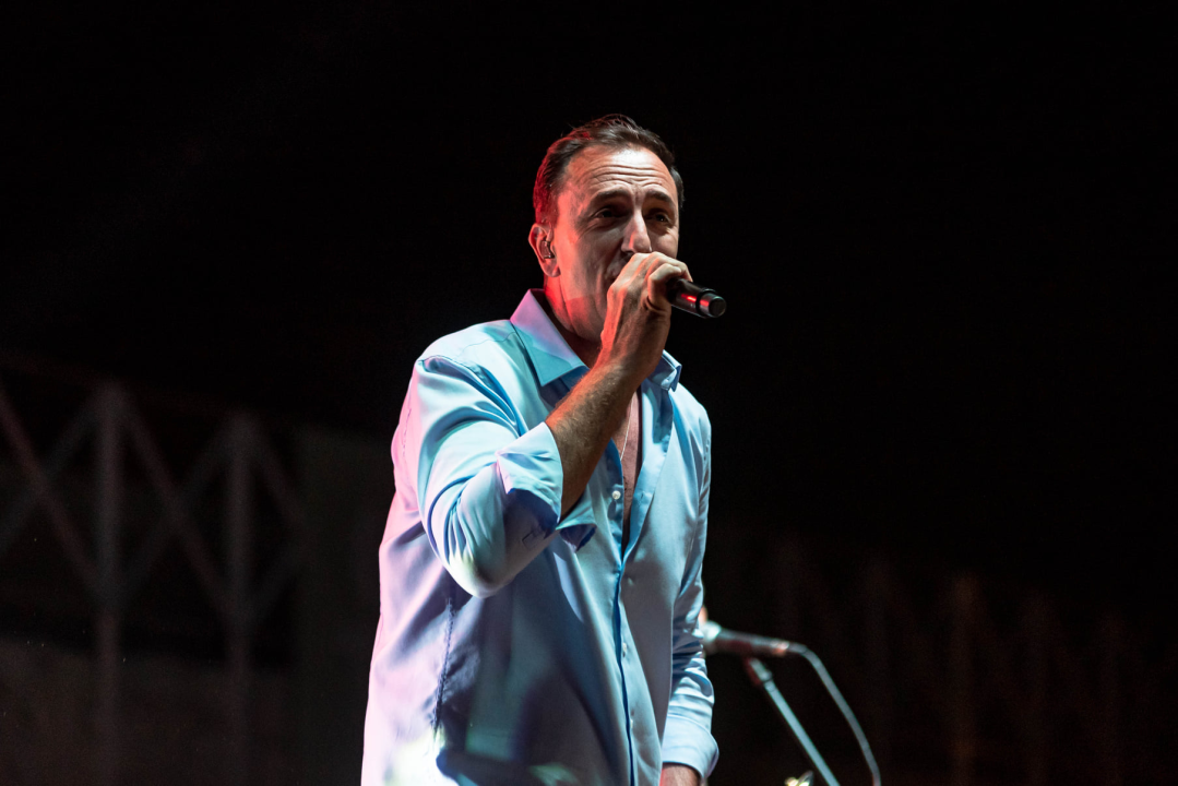 Sergej Ćetković emotivnim pjesmama raspjevao šibensku publiku