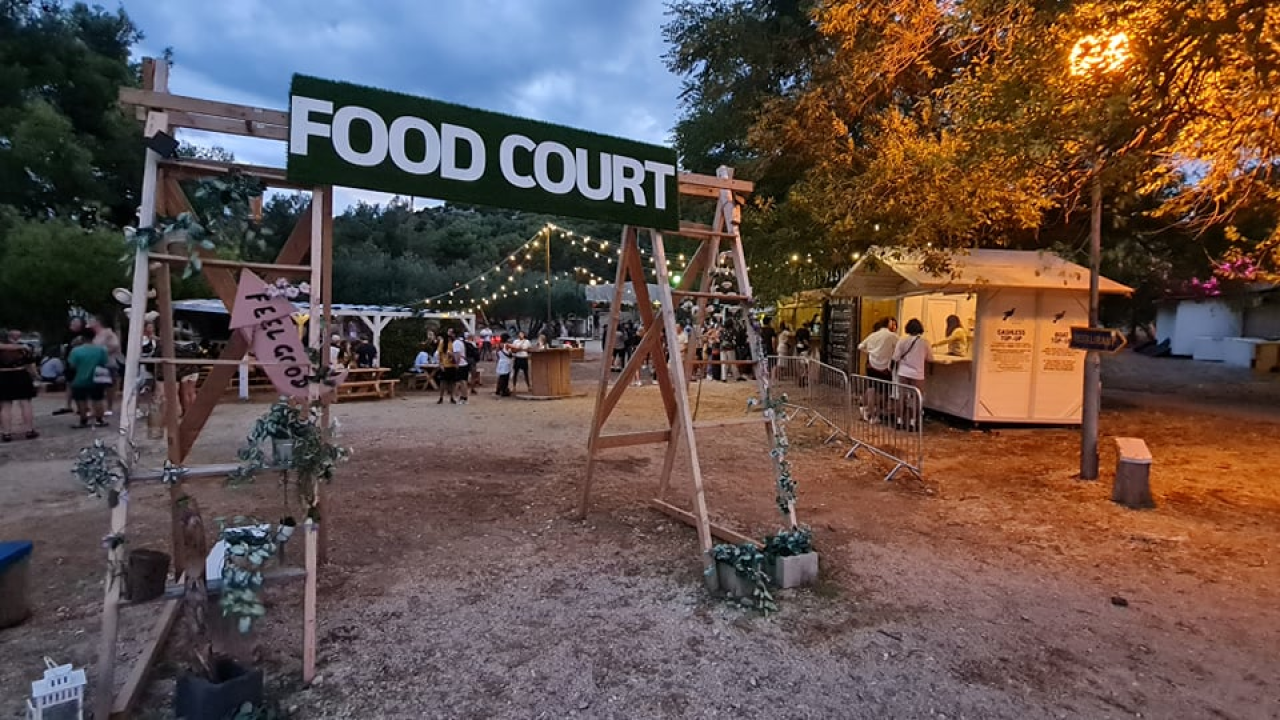 Ljeto je malo popustilo, ali u Tisnom se i dalje pleše: 'Engleza na Gardenu ima ko Rusa'