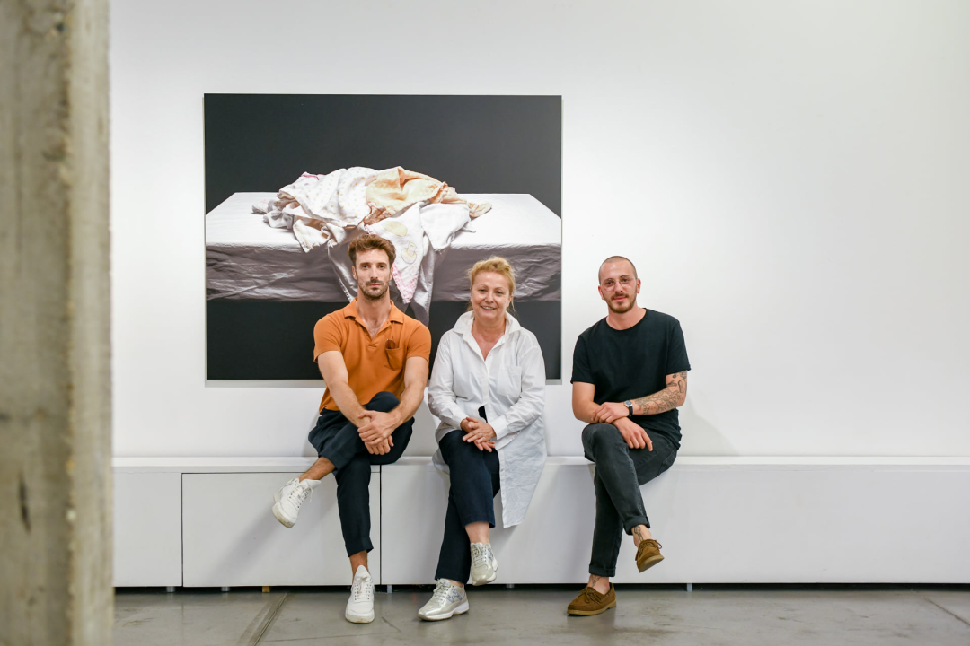 Ivan Buvinić ogolio osobne traume izložbom fotografija: 'Obiteljski stol svjedok je ljudskih odnosa' 