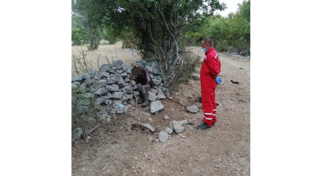 Šibenski GSS-ovci spašavali staricu koja je iznemogla i dehidrirana čuvala stoku